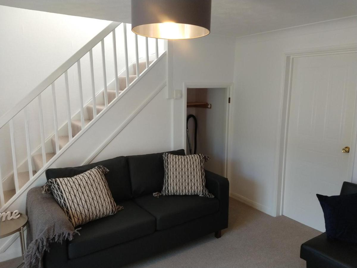 Вилла Stamford Redcot Gardens Stylish 2 Bed Family Town House With Parking Экстерьер фото